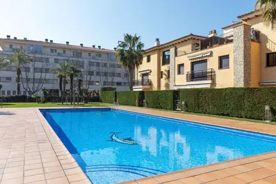 Image de Agréable appartement pour 5 personnes avec Wifi, piscine, climatisation, Tv et terrasse