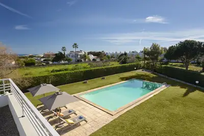 Image de Maison de vacances privée avec climatisation, Wifi, piscine privée, Tv, terrasse, vue panoramique