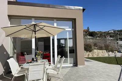 Image de Joli appartement dans une maison de vacances avec climatisation, Wifi, bain à remous, Tv, terrasse