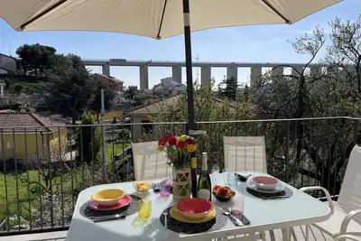 Image de Bel appartement dans une maison de vacances avec Wifi, climatisation, bain à remous, Tv et terrasse