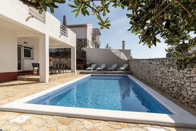 Image de Maison de vacances privée avec piscine privée, climatisation, Wifi, Tv, terrasse, animaux admis