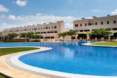 Joli appartement pour 4 personnes avec Wifi, climatisation, piscine, Tv, terrasse et parking