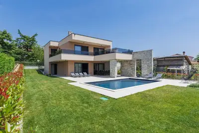 Image de Maison de vacances privée avec piscine privée, climatisation, Wifi, bain à remous, Tv, terrasse