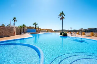 Image de Agréable appartement pour 6 personnes avec Wifi, climatisation, piscine, Tv et terrasse