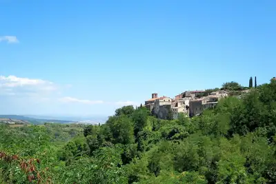 Image de Appartement dans une maison de vacances avec Wifi, patio, animaux admis, vue panoramique, parking