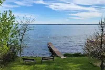 Image de 5 bedroom lakefront cabin at Pigeon Lake just 1 hour from Edmonton