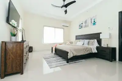 Image de Your cool oasis home away from home. Breath taking views for relaxation