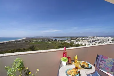Image de Joli appartement pour 2 personnes avec Wifi, climatisation, Tv, balcon et parking