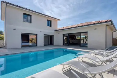 Image de Maison de vacances privée avec climatisation, Wifi, piscine privée, Tv, terrasse, animaux admis