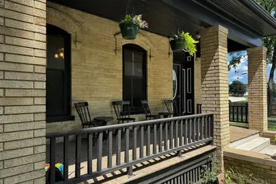 Image de Historic 1867 Fox Mansion: Chef’s Kitchen, A/C, across from the swimming Quarry