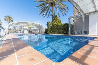 Image de Confortable appartement pour 4 personnes avec climatisation, piscine, Wifi, Tv, terrasse et parking