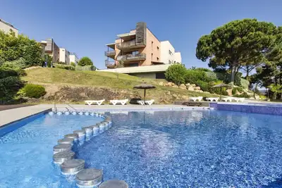 Image de Joli appartement pour 5 personnes avec piscine, Wifi, climatisation, Tv, terrasse et parking