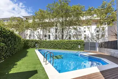 Image de Confortable appartement pour 4 personnes avec climatisation, piscine, Wifi, Tv, terrasse et parking