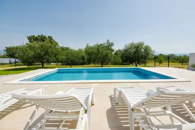 Image de Magnifique maison de vacances avec piscine privée, climatisation, Wifi, Tv et terrasse