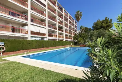 Joli appartement pour 4 personnes avec piscine, Wifi, Tv, terrasse et parking
