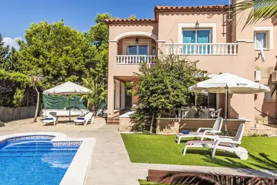 Image de Belle maison de vacances privée avec piscine privée, Wifi, climatisation, Tv, patio, parking