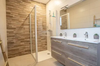Image de Belle maison de vacances privée pour 6 personnes avec Wifi, Tv, animaux admis et parking