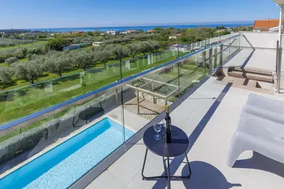 Image de Confortable appartement pour 4 personnes avec climatisation, piscine, Wifi et Tv