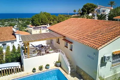 Image de Belle maison de vacances privée avec piscine privée, Wifi, climatisation, Tv, patio et parking