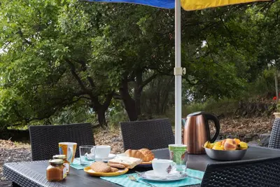 Image de Merveilleuse maison de vacances privée avec Wifi, Tv, terrasse, animaux admis et parking