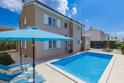 Image de Maison de vacances privée avec piscine privée, Wifi, climatisation, Tv, terrasse, parking