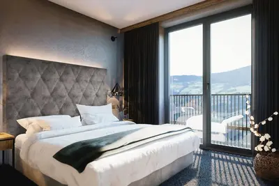 Agréable appartement avec piscine, Wifi, Tv, balcon, animaux admis, vue panoramique et parking