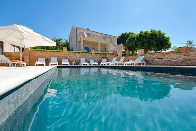Image de Merveilleuse maison de vacances privée avec Wifi, climatisation, piscine privée, Tv et terrasse