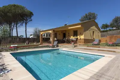 Magnifique maison de vacances privée avec Wifi, piscine privée, Tv, balcon, animaux admis, parking