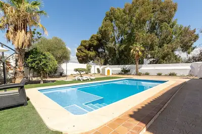Image de Belle maison de vacances privée pour 12 personnes avec piscine privée, Wifi, Tv, patio et parking