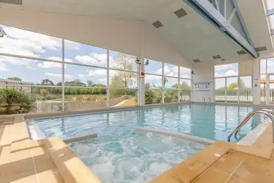Image de Belle maison de vacances privée pour 6 personnes avec piscine, Tv et terrasse