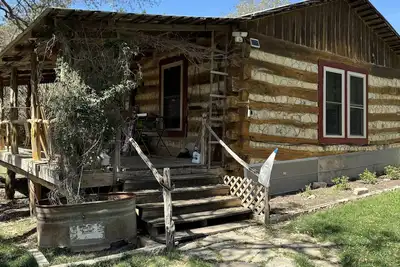 Private log cabin in the country w/ big front porch, fenced yard in Comfort.