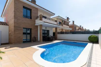 Image de Magnifique maison de vacances avec climatisation, piscine privée, Wifi, Tv, terrasse, animaux admis