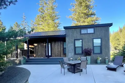 Image de Sunsets! Trails! Nature! Meadows! Creeks! Explore 47 Acres! \n