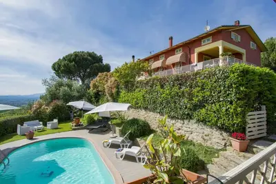 Image de Joli appartement pour 10 personnes avec piscine privée, Wifi, Tv, patio, animaux admis et parking