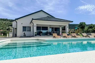 Maison de vacances privée avec piscine privée, Wifi, climatisation, Tv, terrasse, vue panoramique