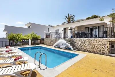 Maison de vacances privée avec Wifi, piscine privée, climatisation, Tv, terrasse, parking