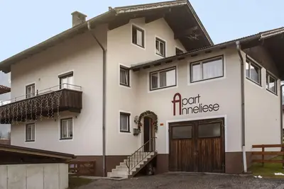 Merveilleuse maison de vacances privée pour 22 personnes avec Wifi, Tv, balcon et parking