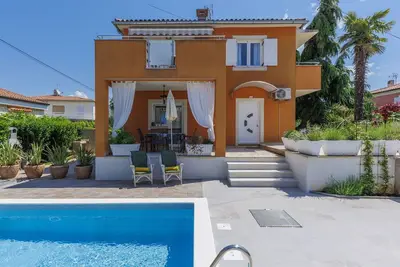 Image de Confortable appartement avec Wifi, piscine privée, climatisation, Tv, terrasse et animaux admis