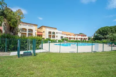 Image de Agréable appartement pour 4 personnes avec climatisation, piscine, Wifi, Tv, terrasse et parking