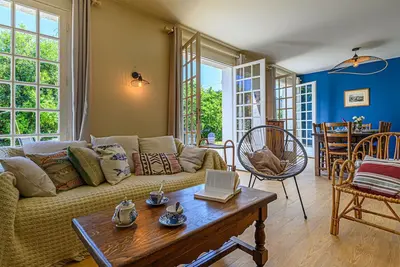 Image de Belle maison de vacances privée pour 10 personnes avec Wifi, Tv, terrasse et animaux admis