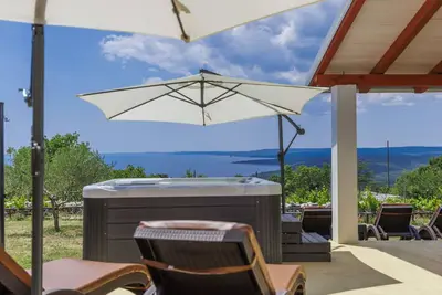 Image de Maison de vacances avec bain à remous, climatisation, Wifi, Tv, terrasse, animaux admis, parking