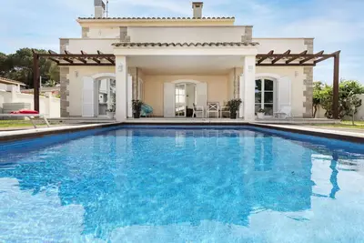 Image de Belle maison de vacances privée pour 4 personnes avec Wifi, piscine, Tv et terrasse