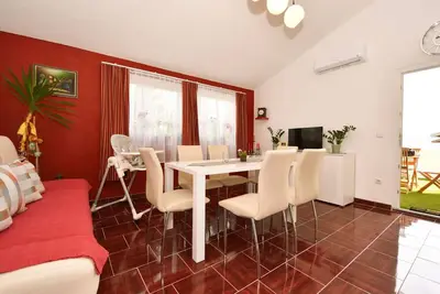 Image de Joli appartement pour 4 personnes avec Wifi, climatisation, bain à remous, Tv et terrasse