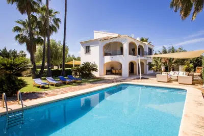Image de Belle maison de vacances privée avec piscine privée, Wifi, climatisation, Tv, patio et parking