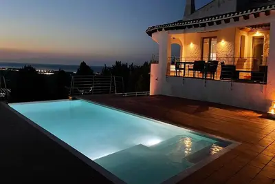 Image de Belle maison de vacances privée avec piscine privée, climatisation, Wifi, Tv, patio et parking