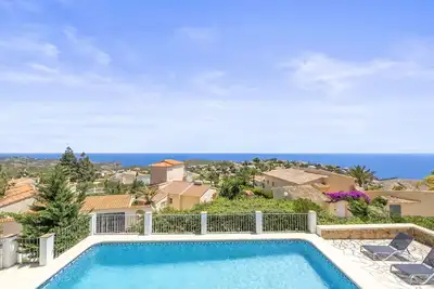 Belle maison de vacances privée avec piscine privée, Wifi, Tv, terrasse, vue panoramique, parking