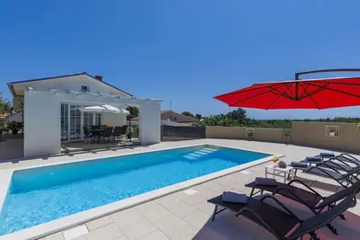 Image de Merveilleuse maison de vacances privée avec climatisation, Wifi, piscine privée, Tv et terrasse