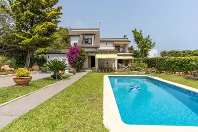 Image de Maison de vacances privée avec piscine privée, Wifi, climatisation, Tv, terrasse, animaux admis