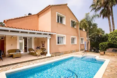 Image de Belle maison de vacances privée avec Wifi, piscine privée, climatisation, Tv, patio, parking