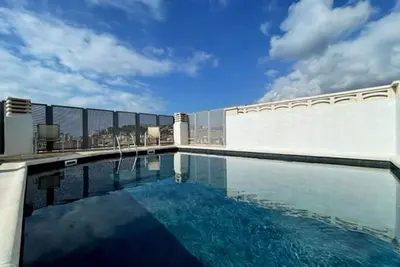 Confortable appartement avec Wifi, climatisation, piscine, Tv, terrasse, animaux admis et parking